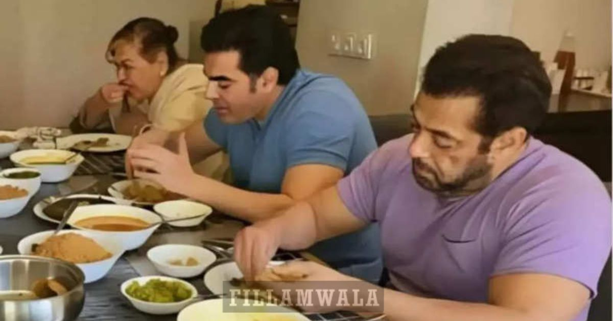 Salman Khan enjoys a family dinner and fans can't get enough of it! ‌